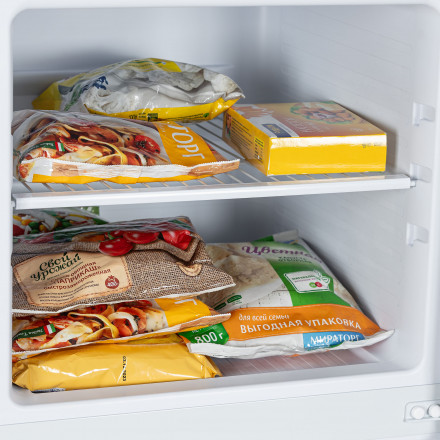 Холодильник Бирюса 553, объем 230 л, A+, механическое управление, перевешивания двери