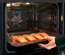 Электрический духовой шкаф Electrolux EOB9S31WX, чёрный, 17 режимов, 70 л, телескопические направляющие